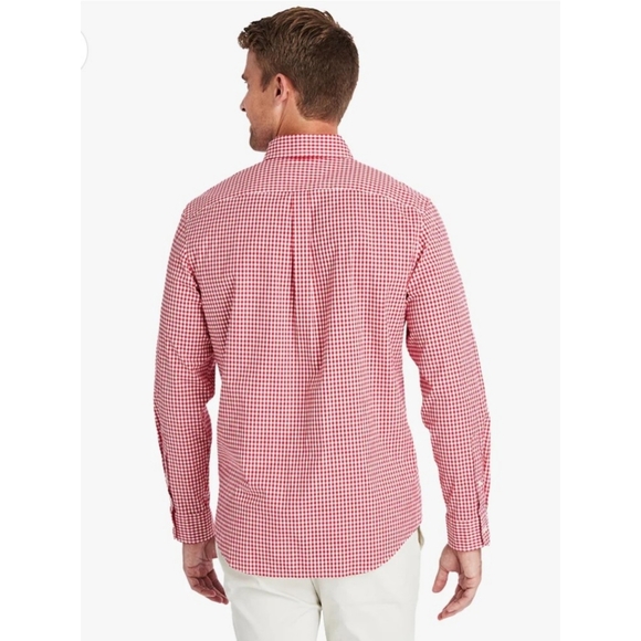 VINEYARD VINES | Men's Arawak Gingham Classic Tucker Shirt - Strawberry/White - Picture 3 of 13
